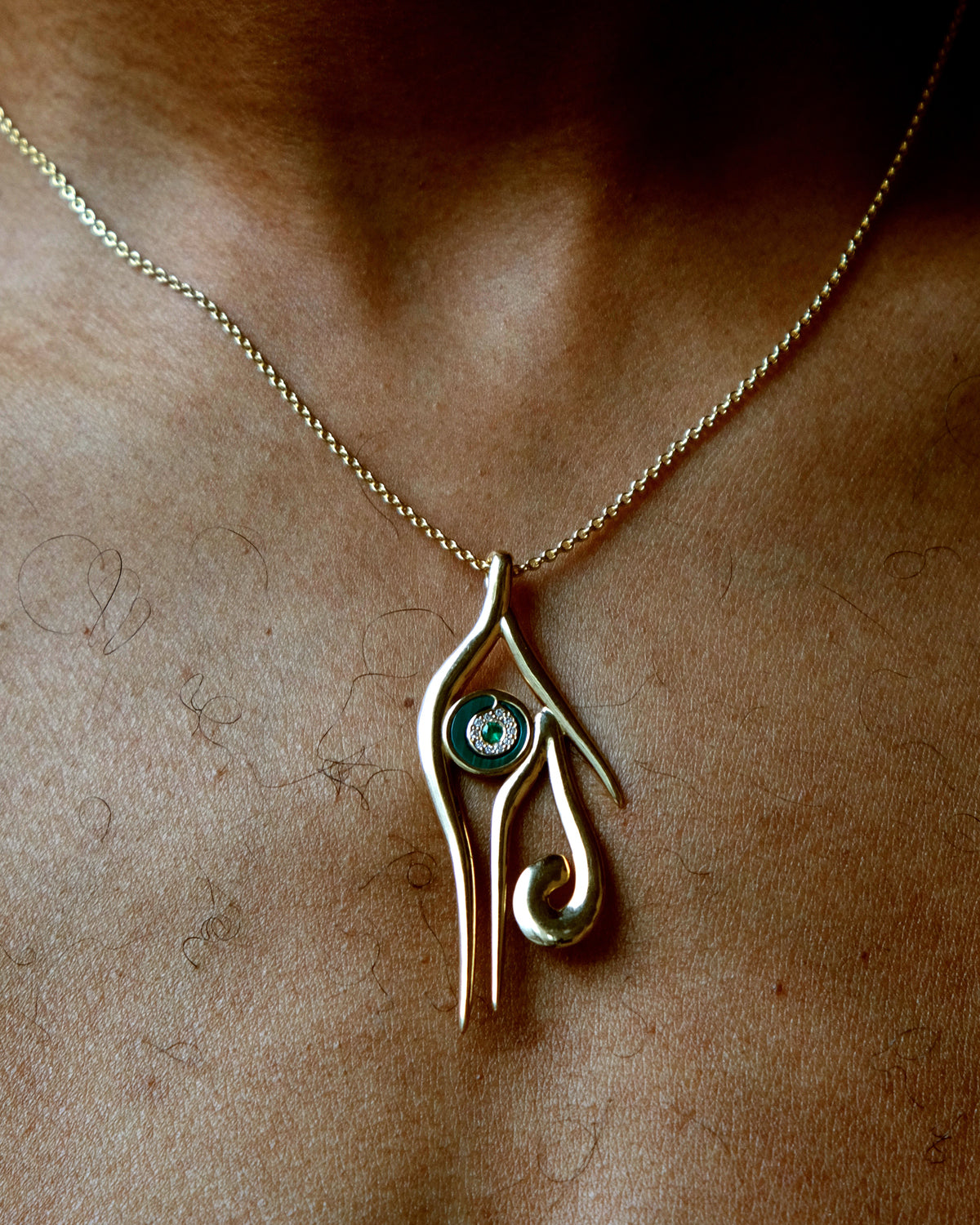 Heru (Horus) Pendant in 18k Gold with Emerald & Diamonds