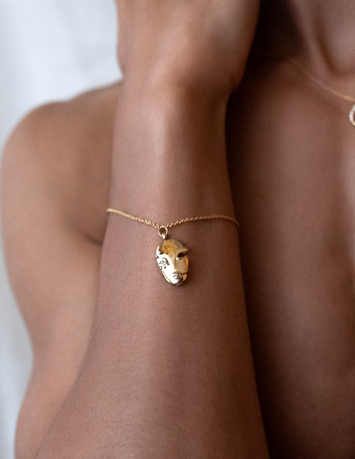 Mask Bracelet in 18k Gold with Diamonds
